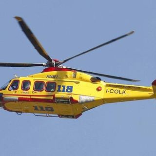 Precipita dalla tromba delle scale, studente di 12 anni trasportato con l'elicottero in ospedale