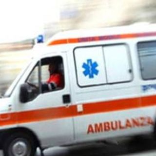Tredicenne investito vicino a scuola finisce al pronto soccorso
