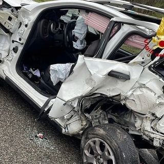 Schianto sulla 336 di Malpensa: donna estratta dalle lamiere dell’auto dai vigili del fuoco