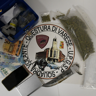 Ventiduenne varesino trovato con la droga davanti alle scuole: arrestato