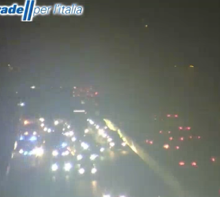 I lampeggianti dei mezzi di soccorso visti dalle telecamere di Autostrade per l'Italia I lampeggianti dei mezzi di soccorso visti dalle telecamere di Autostrade per l'Italia