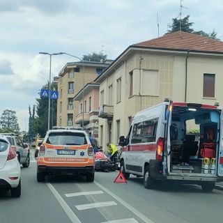 Auto contro scooter, paura a Gallarate: ferito un quarantenne