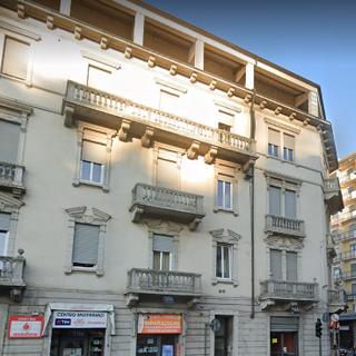 Balconi ammalorati in piazza Repubblica, ma la sostituzione divide la commissione urbanistica