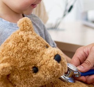 Provocava irritazioni alla pelle della bimba di 16 mesi per farla ricoverare: arrestata madre del Varesotto Provocava irritazioni alla pelle della bimba di 16 mesi per farla ricoverare: arrestata madre del Varesotto