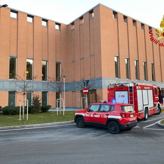 Varese, principio di incendio all'Esselunga di viale Europa: intervengono i vigili del fuoco