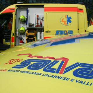 Bambino di 9 anni rischia di affogare nel lago Maggiore, salvato