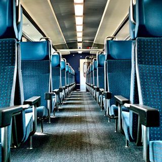 Caldè, vandalismi alle Fornaci e caos in paese: molestate anche alcune ragazzine sul treno