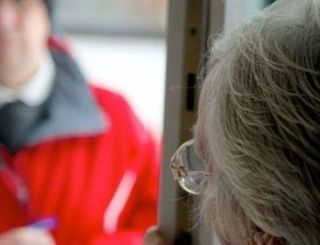 Simulano fuga di gas e derubano un anziano portandogli via i risparmi e i gioielli