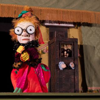 Hansel e Gretel. Sotto, “Pirù e la vendetta di Teodoro”
