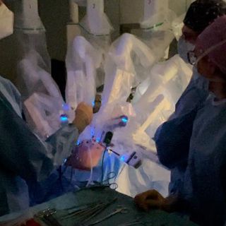 Il robot chirurgico di Asst Sette Laghi asporta il primo tumore maligno al fegato