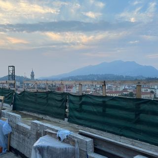 FOTO. Le camere protette dell’ospedale Del Ponte prendono forma nel cielo di Varese