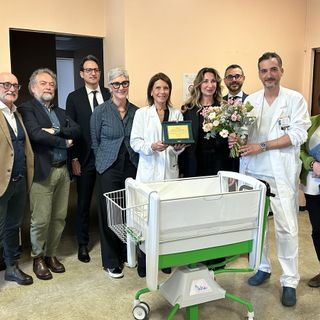 FOTO. Donate otto culle alla Pediatria di Busto