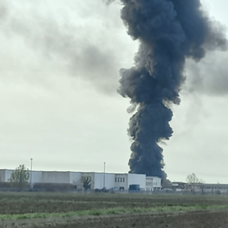 L'incendio all'azienda Kemi di Novara
