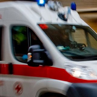 Busto, auto finisce fuori strada: ferito ragazzo di 24 anni