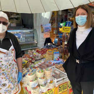 Perusin: «Al mercato di piazza Repubblica tanta professionalità, invito chi critica a fare acquisti qui»