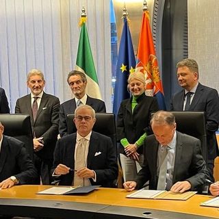Nella foto da sinistra: in prima fila il rettore Antic, il professor Zamperetti, il rettore Djokic e il rettore Madic; in seconda fila l’ambasciatore Gori, il sottosegretario Cattaneo, il presidente Fontana, il ministro Begovic e il ministro Jovanovic