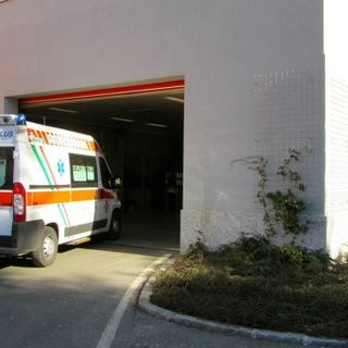 Scontro tra un'auto e una moto, paura a Varese per un ragazzino di 15 anni