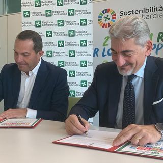 Alessandro Trentini e Raffaele Cattaneo alla firma del protocollo a Palazzo Lombardia