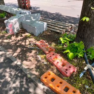 Dopo i lavori, i rifiuti. «La Boschessa non è il regno del degrado»