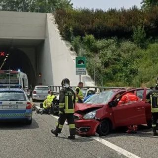 Le immagini dell'incidente di oggi pomeriggio sulla Pedemontana (foto tratta da IlSaronno.it)