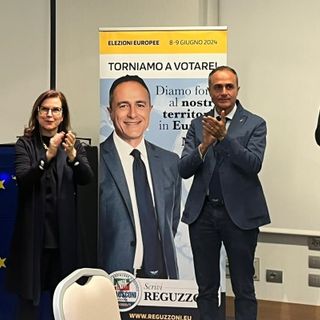 Marco Reguzzoni riempie anche l’Hilton di Milano: in 300 sospingono la sua corsa alle Europee con Forza Italia. «Io ci credo»