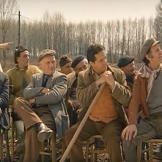 La mitica scena del passaggio del treno nel film &quot;Il Ragazzo di Campagna&quot;