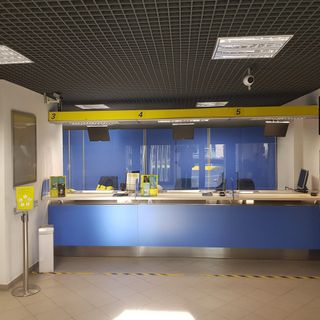 Poste Italiane, si illumina e riapre l'ufficio di Samarate