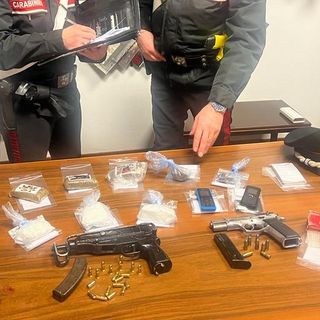 Nuova operazione antispaccio nei boschi del Varesotto dei carabinieri: sequestrati droga e armi
