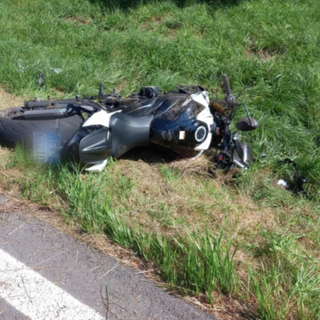 Valganna, si scontra con un cerbiatto: motociclista 52enne in ospedale