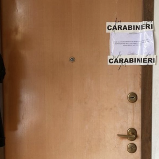 L'ingresso dell'abitazione della vittima