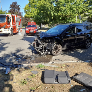 Le immagini delle auto dopo l'incidente (foto Stefano Tosi)