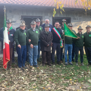 VIDEO e FOTO - Cent'anni come fossero venti: Castronno e gli Alpini abbracciano le tre cifre di nonno Bruno