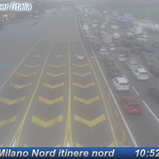 Ribaltamento in A8, traffico bloccato in direzione Varese