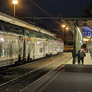 Saronno, le clonano il telefono in stazione: «Mi sono accorta del furto ma non è bastato»