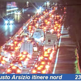 Le auto in coda in Autolaghi (foto dalle webcam di Autostrade per l'Italia)