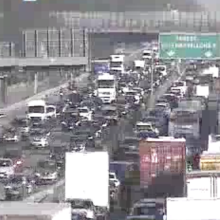 Traffico e code anche questa mattina in Autolaghi (foto da webcam di Autostrade per l'Italia)