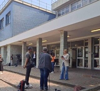 Accoltellò la prof in una scuola di Abbiategrasso, studente bocciato ed espulso ma la famiglia fa ricorso