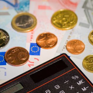 Sovraindebitamento, crescono del 60% le richieste di aiuto di imprese e cittadini: 102 le domande presentate a Varese, 117 a Busto Arsizio