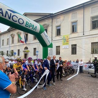 FOTO E VIDEO. Tre Valli Varesine, al via le donne