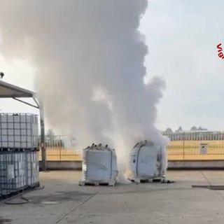 Spento l'incendio nell'azienda chimica di Uboldo, allarme rientrato