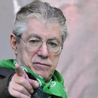 Bossi torna a casa: «Grazie all'ospedale per la professionalità»