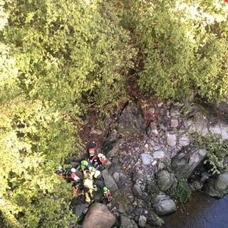 Valle Antrona, una cercatrice di funghi di 85 anni cade in un torrente: recuperata dall'elicottero