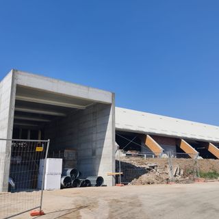Infortunio sul lavoro nel cantiere del Palaghiaccio a Varese: grave un operaio
