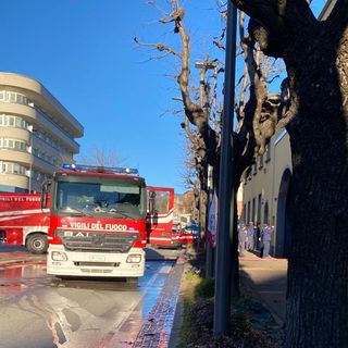 L'incendio alla fonderia di viale Belforte a Varese