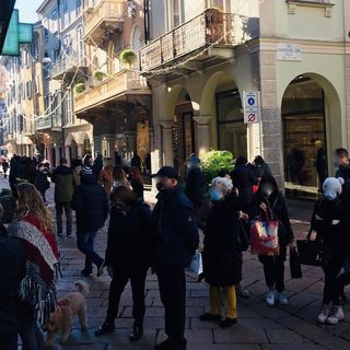 Emergenza Covid, da venerdì obbligo di mascherine nel centro di Varese, Giardini Estensi, Sacro Monte e Schiranna