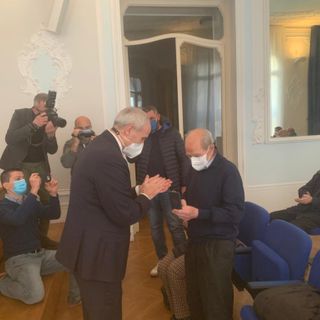 FOTO - Onore a Carlo Giuseppe, sopravvissuto all’orrore della deportazione. E ai varesini cavalieri e lavoratori