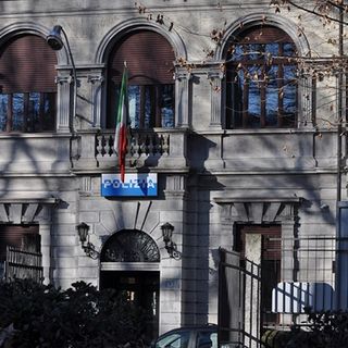 Ruba un bancomat e si dà alle spese: preso e denunciato