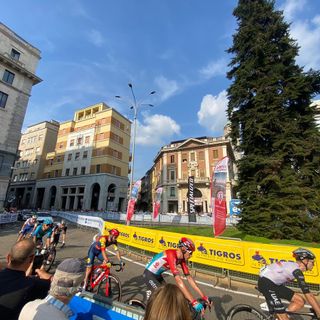 I corridori al passaggio di piazza Monte Grappa (fotogallery a cura di Alessandro Umberto Galbiati)