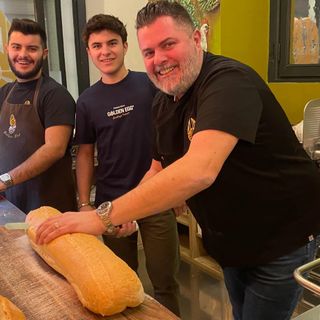 Una famiglia, il Golden Egg di Varese: Fulvio Solari al centro, insieme alla moglie Barbara e ai figli Federico, a destra, e Lorenzo, a sinistra