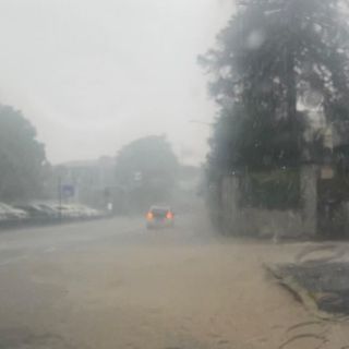 Fiumi d’acqua in via Sanvito oggi pomeriggio a Varese